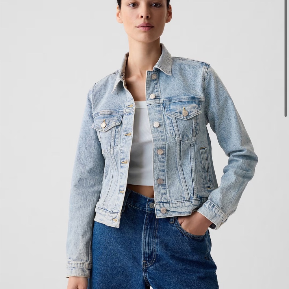 GAP NWOT Icon Denim Jacket - Size Small